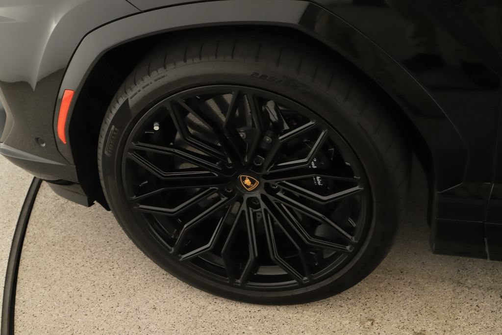 Used 2025 Lamborghini Urus SE AWD/4WD image 33