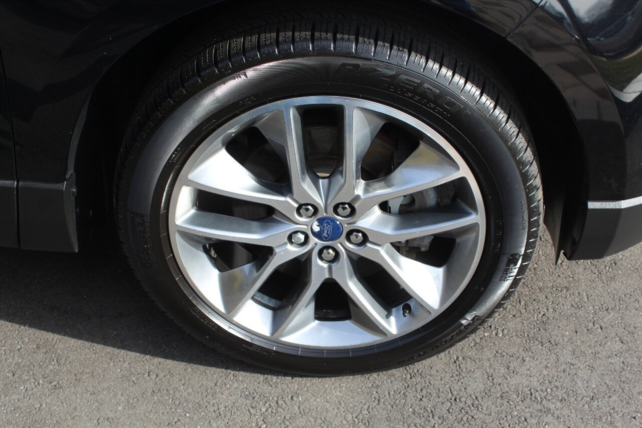 Used 2017 Ford Edge Titanium w/ Equipment Group 301A AWD/4WD image 25