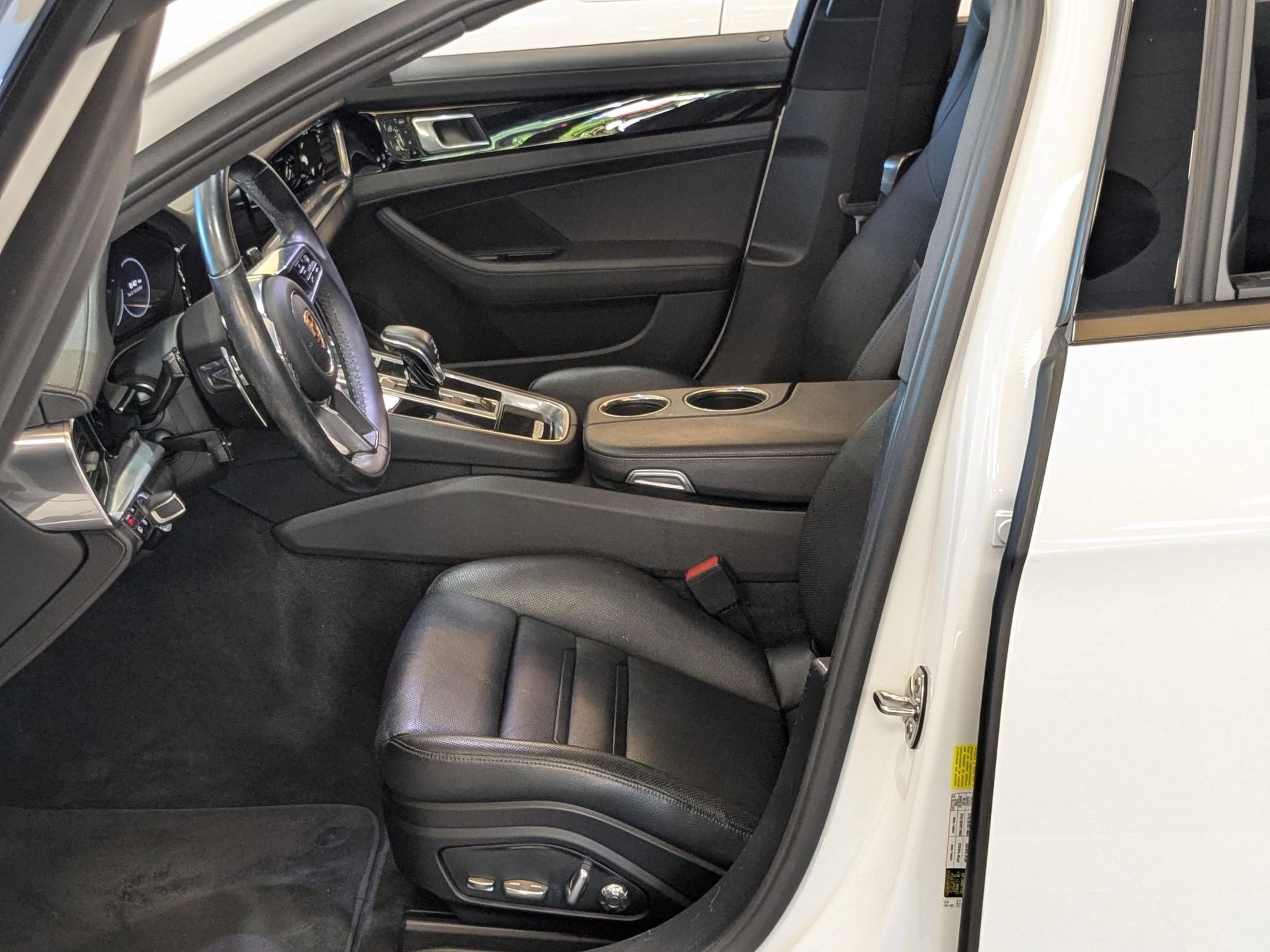 Used 2019 Porsche Panamera 4 AWD/4WD image 9