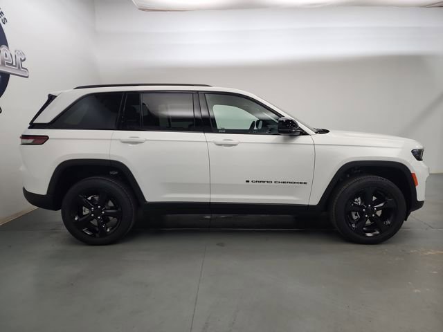 New 2025 Jeep Grand Cherokee Altitude image 10