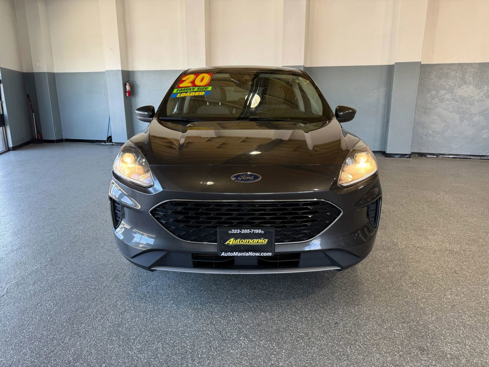 Used 2020 Ford Escape SE image 2