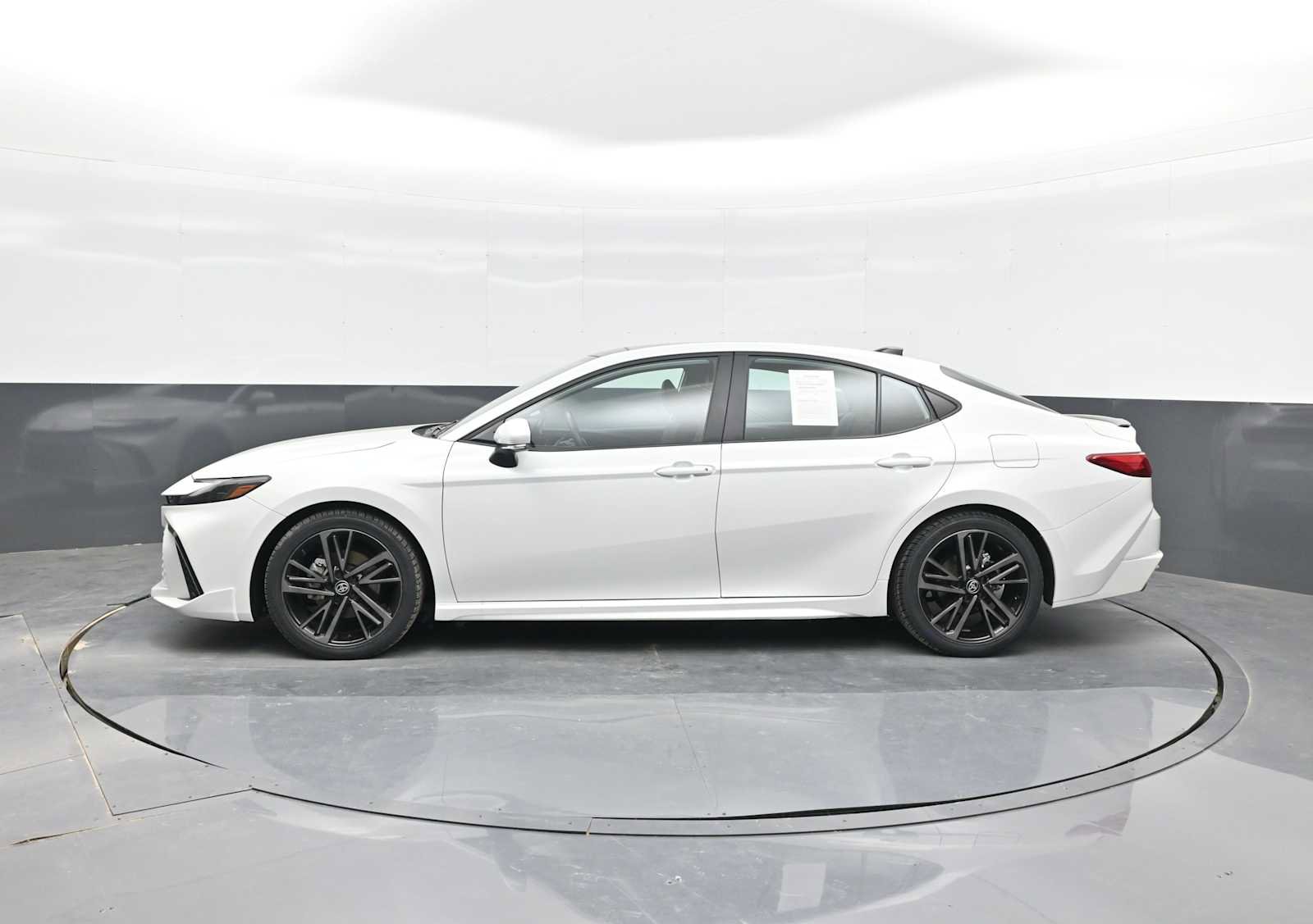 Used 2025 Toyota Camry XSE image 9