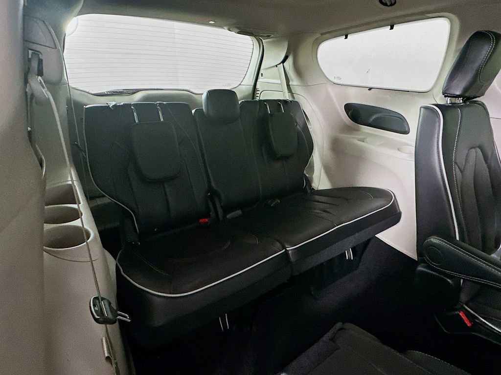 Certified 2024 Chrysler Pacifica Limited image 39
