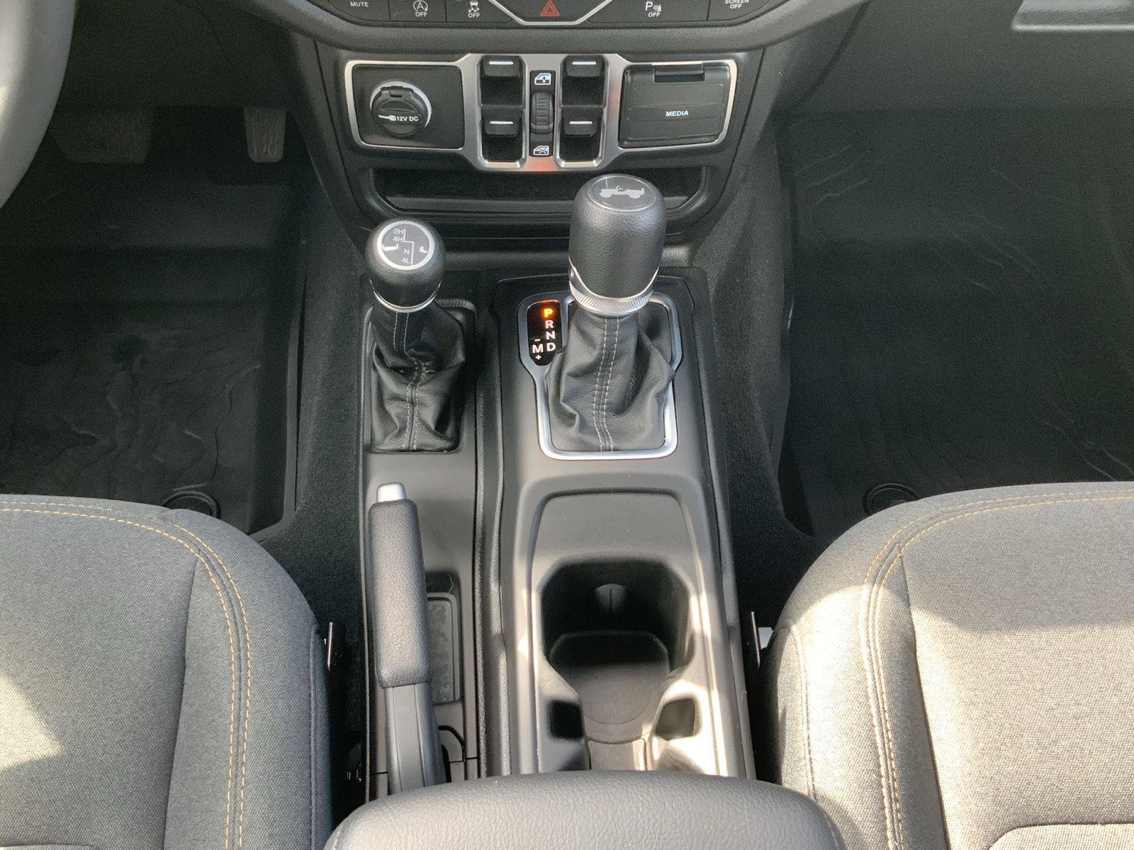 Used 2025 Jeep Wrangler Unlimited Sport AWD/4WD image 46
