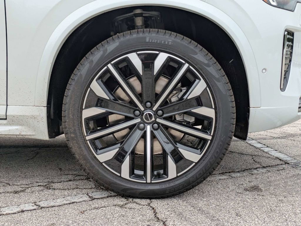 New 2026 Volvo XC90 T8 Plus w/ Protection Package Premier AWD/4WD image 11