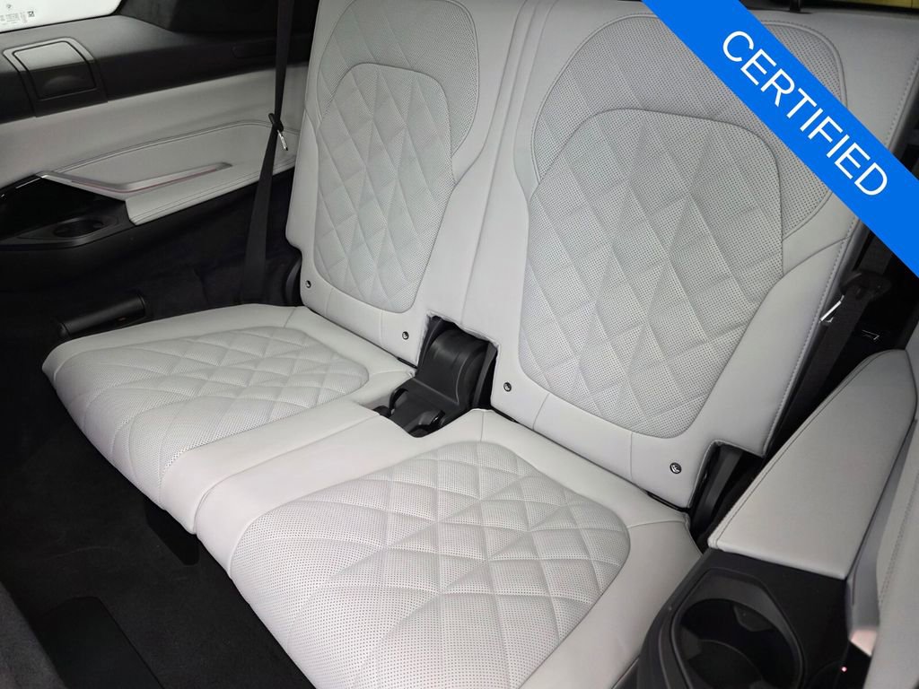 Certified 2024 BMW X7 xDrive40i image 16