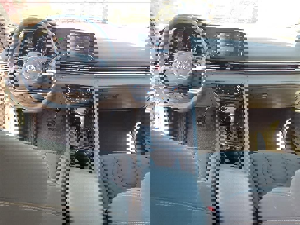 Used 2023 Hyundai Elantra Blue image 5