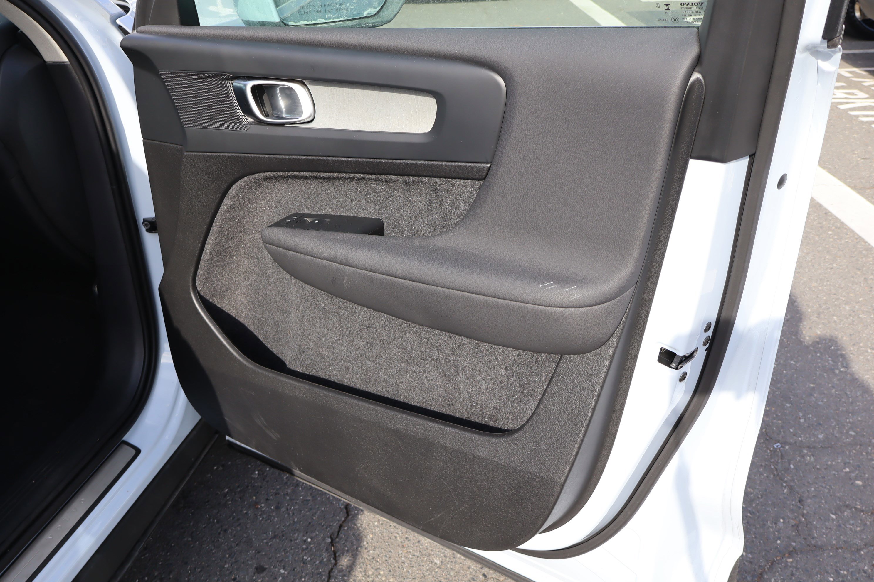 Used 2025 Volvo XC40 B5 Core image 35