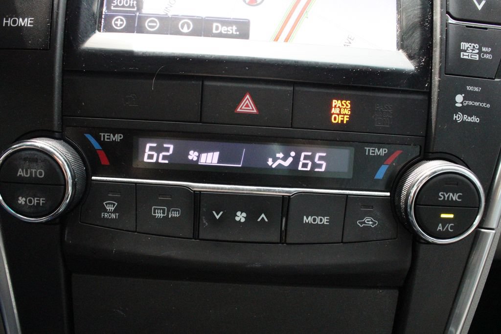 Used 2015 Toyota Camry XLE w/ Moonroof Package FWD image 37