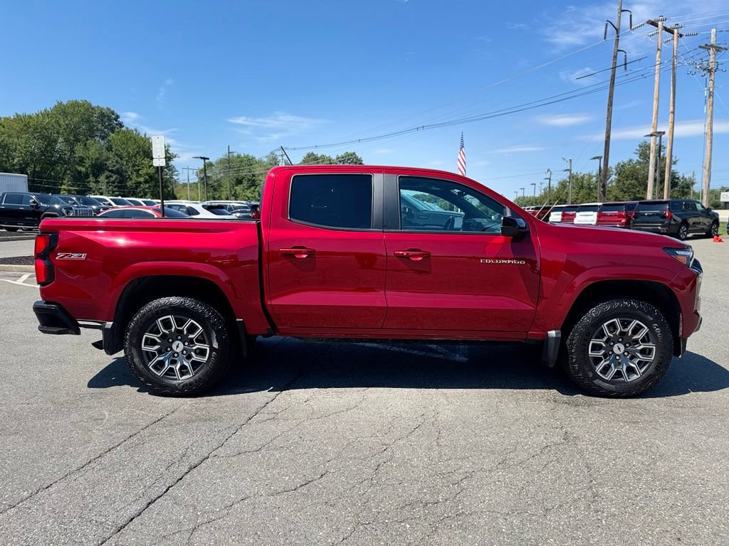 Used 2024 Chevrolet Colorado Z71 w/ Z71 Convenience Package 2 AWD/4WD image 7