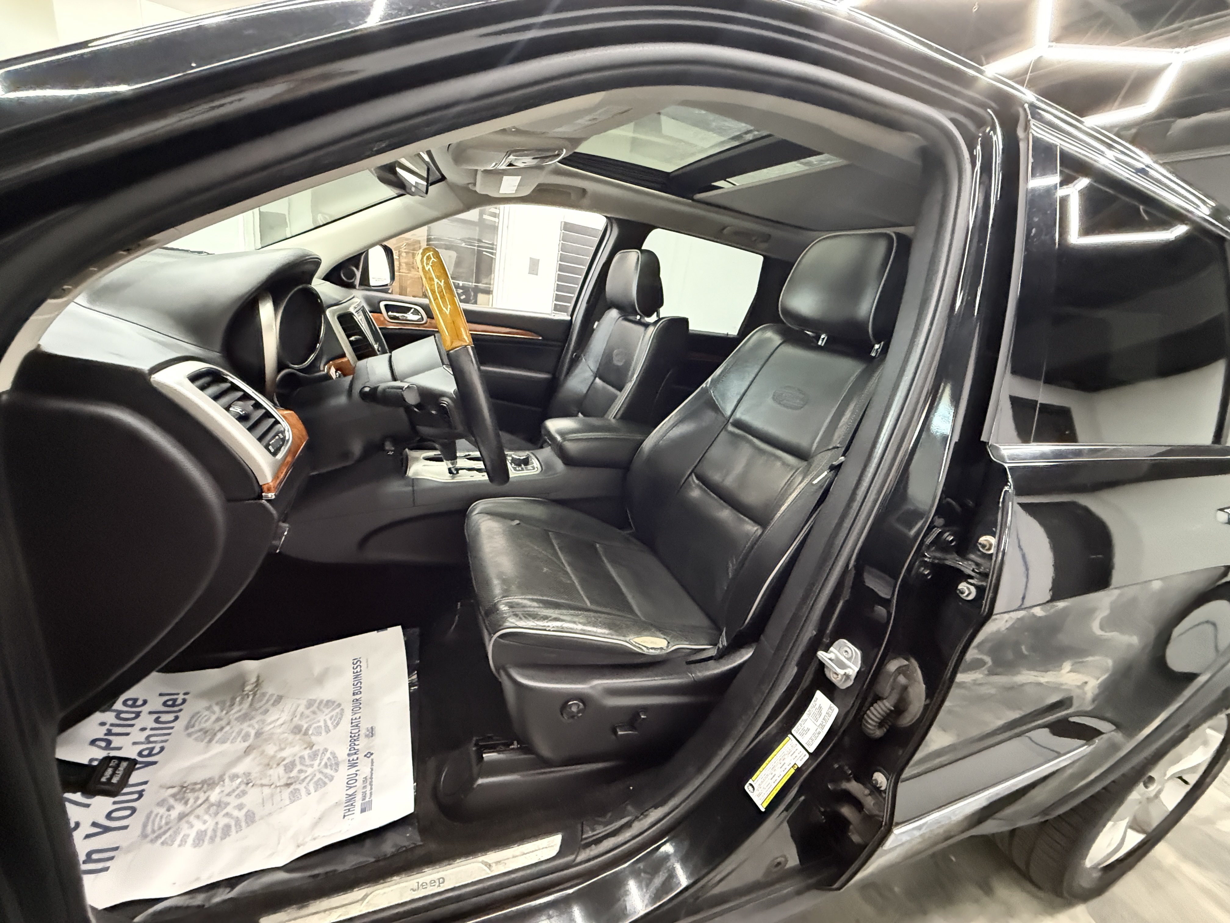 Used 2012 Jeep Grand Cherokee Overland AWD/4WD image 10