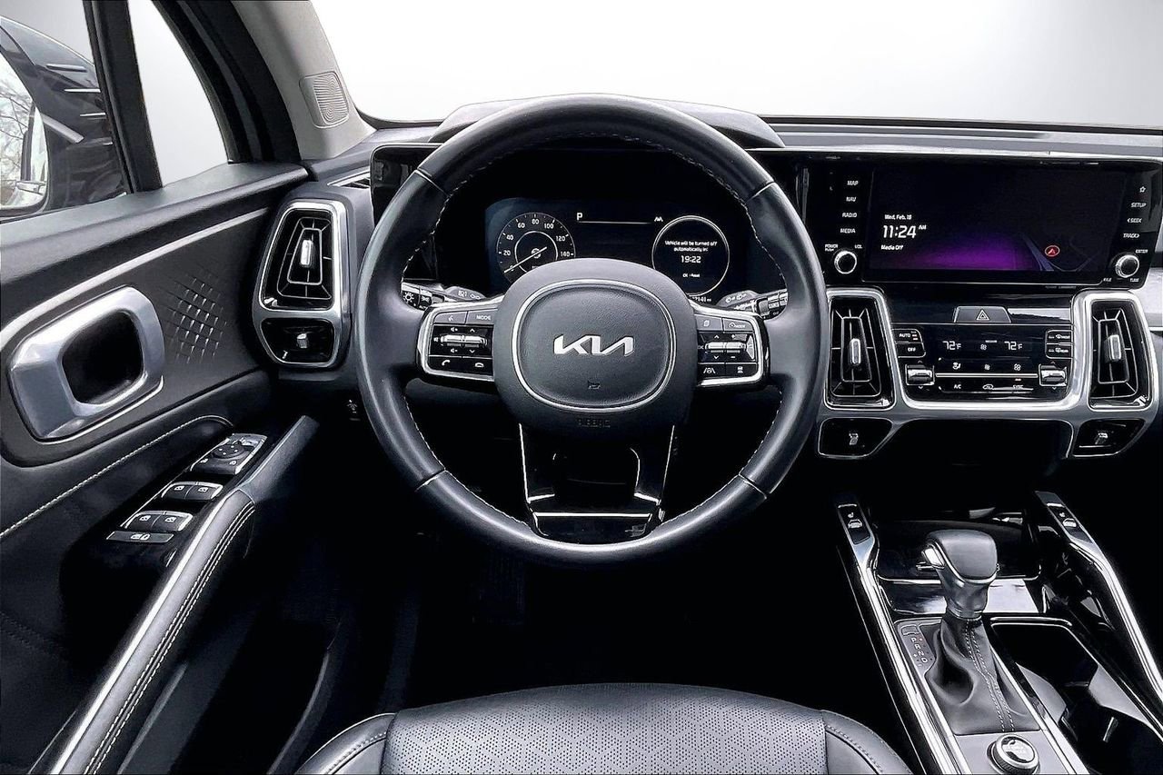 Used 2023 Kia Sorento SX image 12