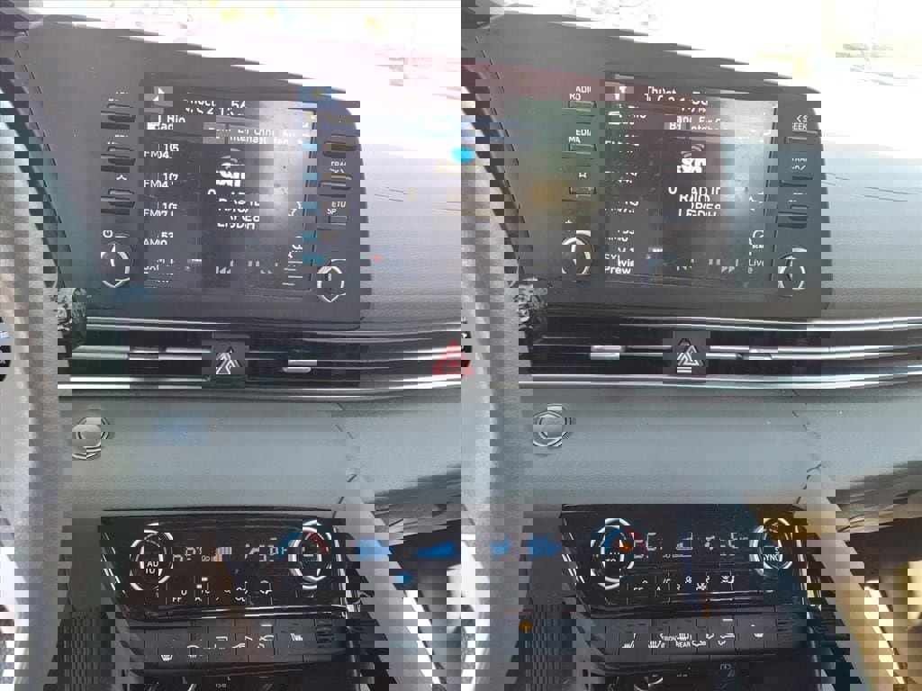 Used 2023 Hyundai Elantra Blue image 8