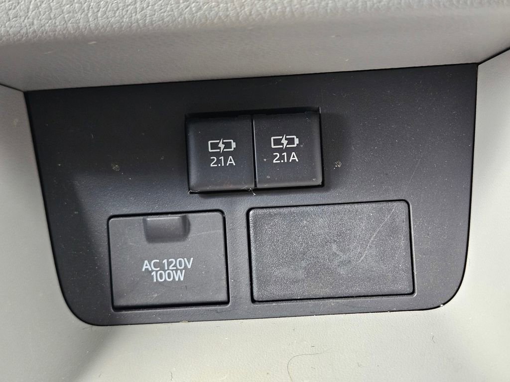 Used 2019 Toyota Highlander XLE FWD image 14