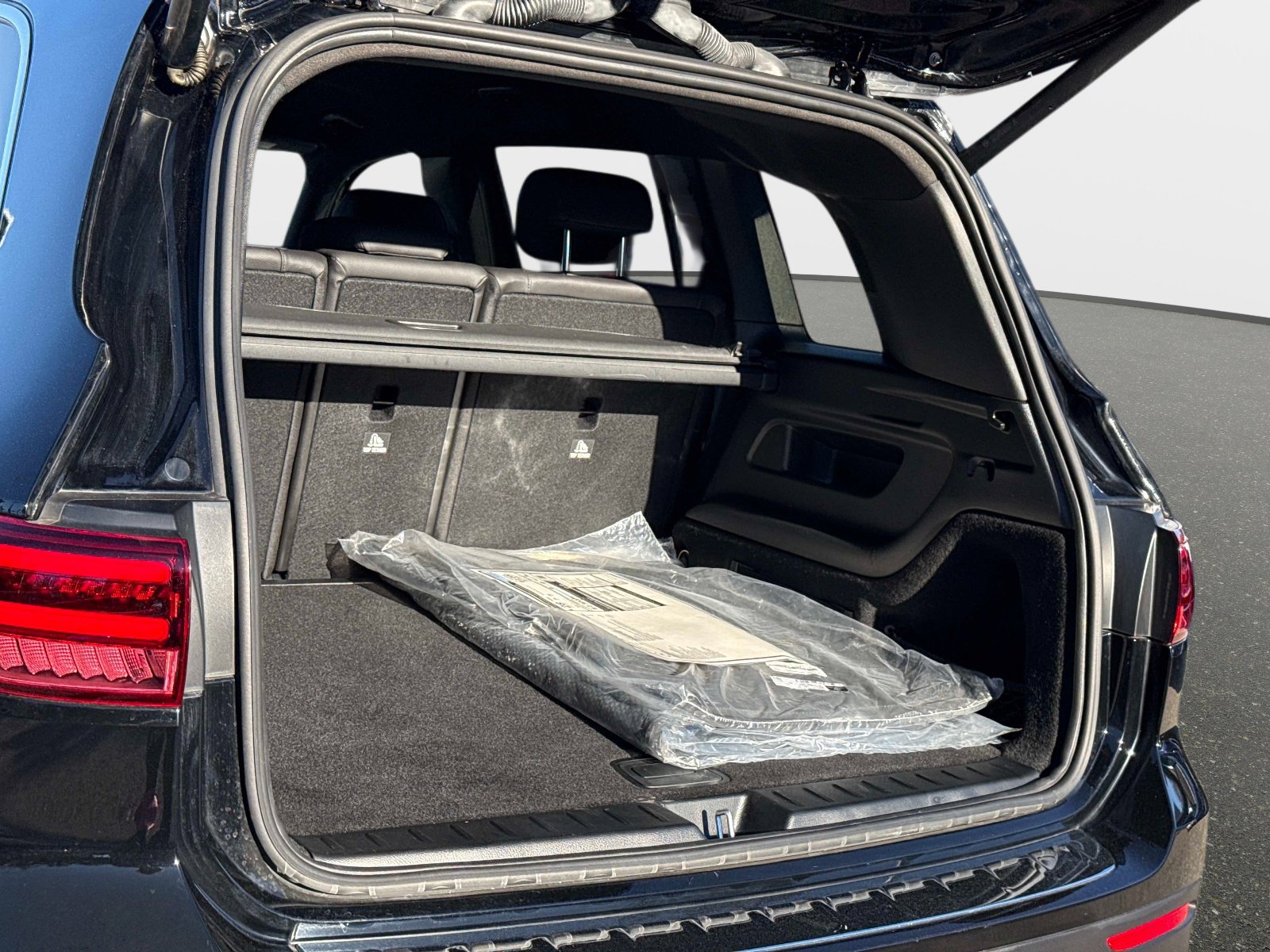 Used 2025 Mercedes-Benz GLB 250 image 11