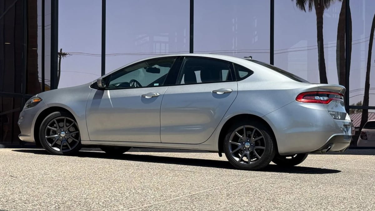 Used 2016 Dodge Dart SXT w/ Sun/Sound Group FWD image 6