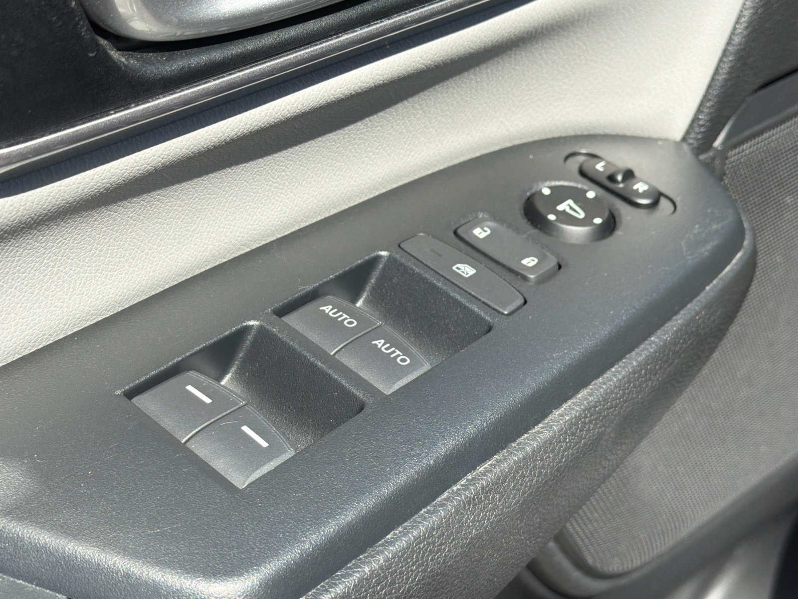 Used 2017 Honda CR-V EX-L image 16