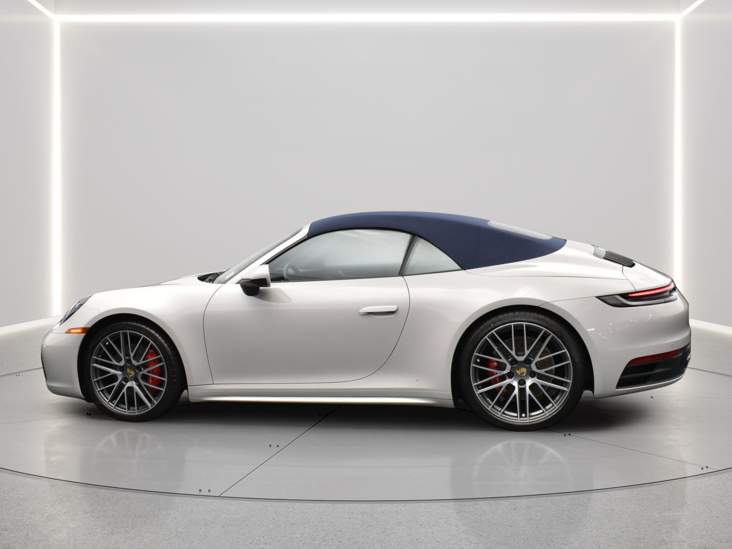 Used 2023 Porsche 911 Carrera S RWD image 2