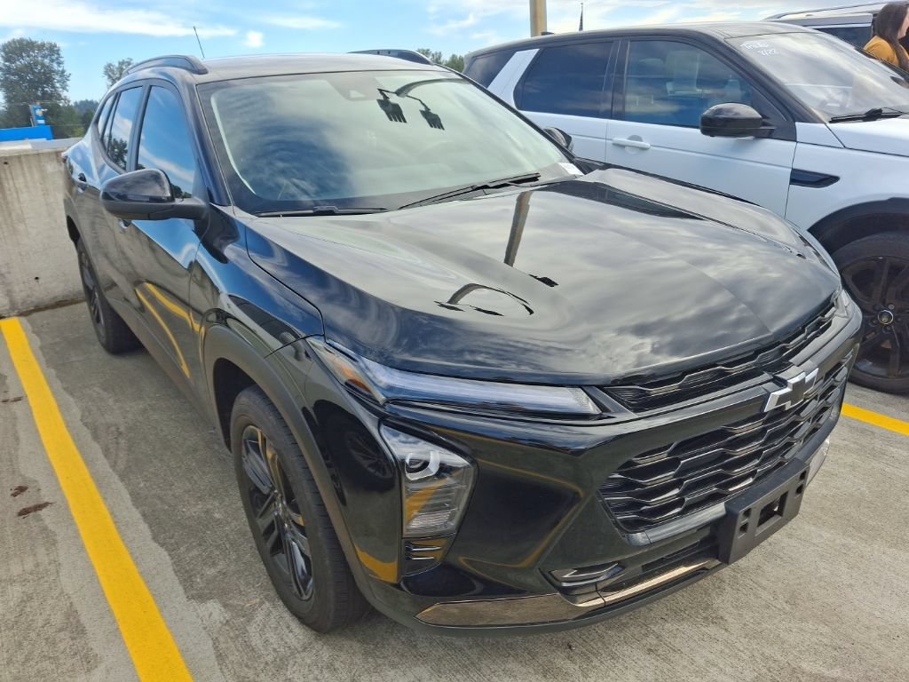 Used 2024 Chevrolet Trax ACTIV FWD image 2