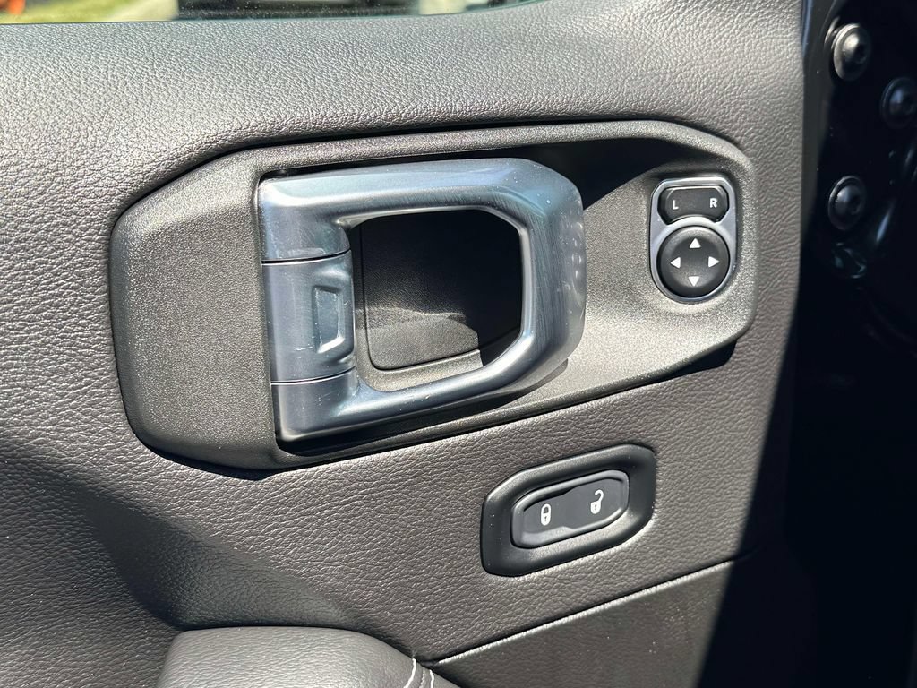 Used 2023 Jeep Wrangler Unlimited Sahara w/ Cold Weather Group AWD/4WD image 18
