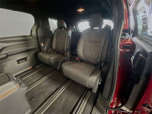 Used 2025 Toyota Sienna Platinum image 26