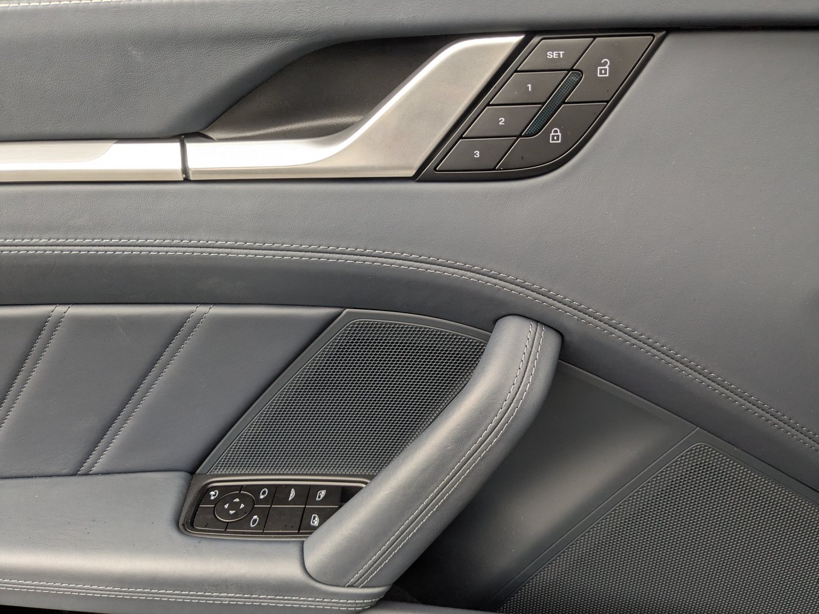 Certified 2025 Porsche 911 Carrera RWD image 15