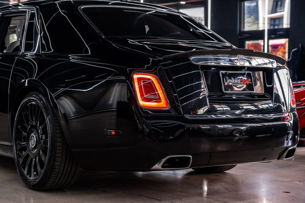 Used 2022 Rolls-Royce Phantom Sedan w/ The Phantom Package RWD image 23