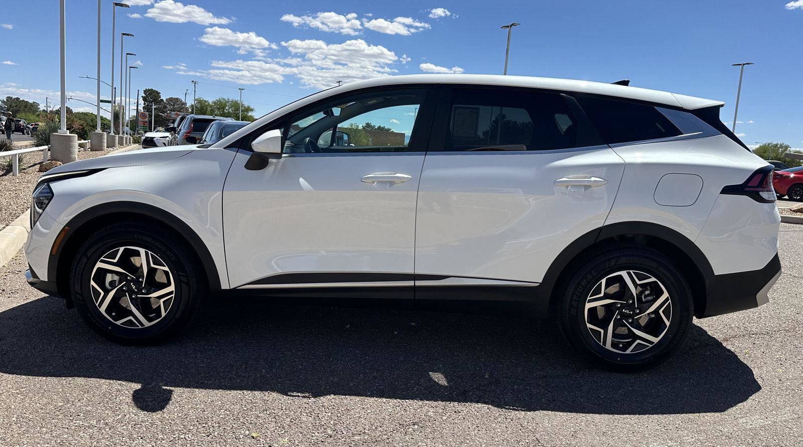 Used 2025 Kia Sportage LX FWD image 3