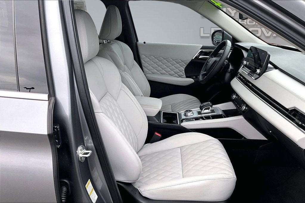 Used 2024 Mitsubishi Outlander SEL image 7