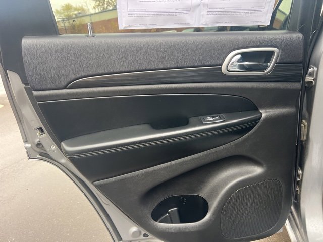 Used 2019 Jeep Grand Cherokee Altitude image 16
