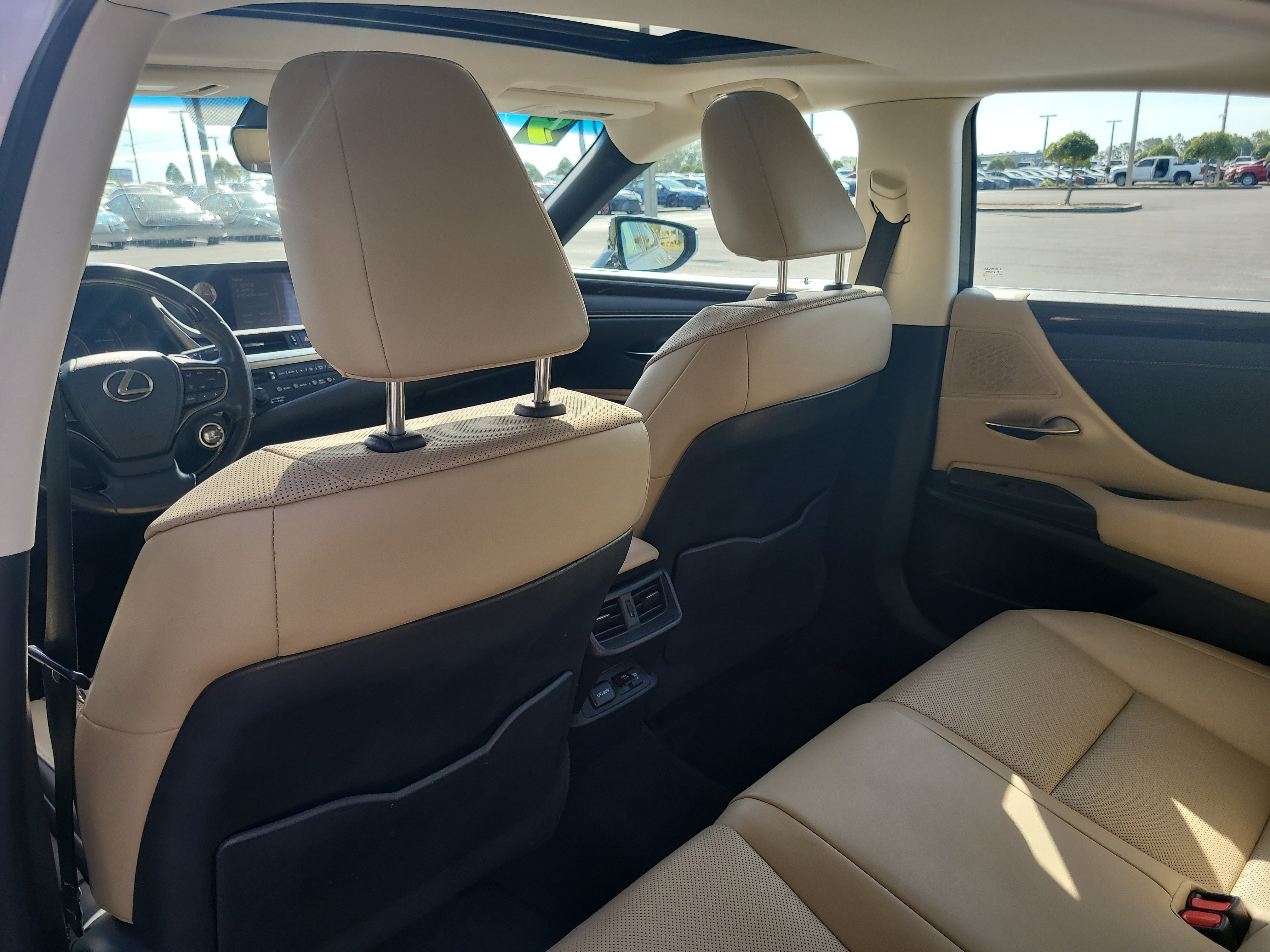Used 2019 Lexus ES 350 w/ Premium Package FWD image 12