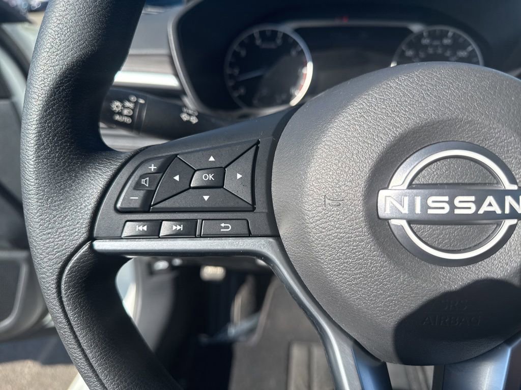 Used 2025 Nissan Altima 2.5 SV image 16