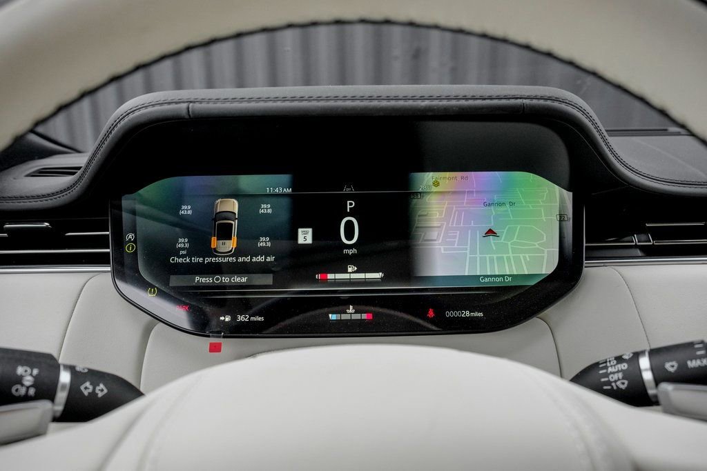 New 2025 Land Rover Range Rover SE image 11