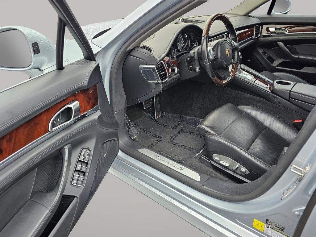 Used 2014 Porsche Panamera S image 17