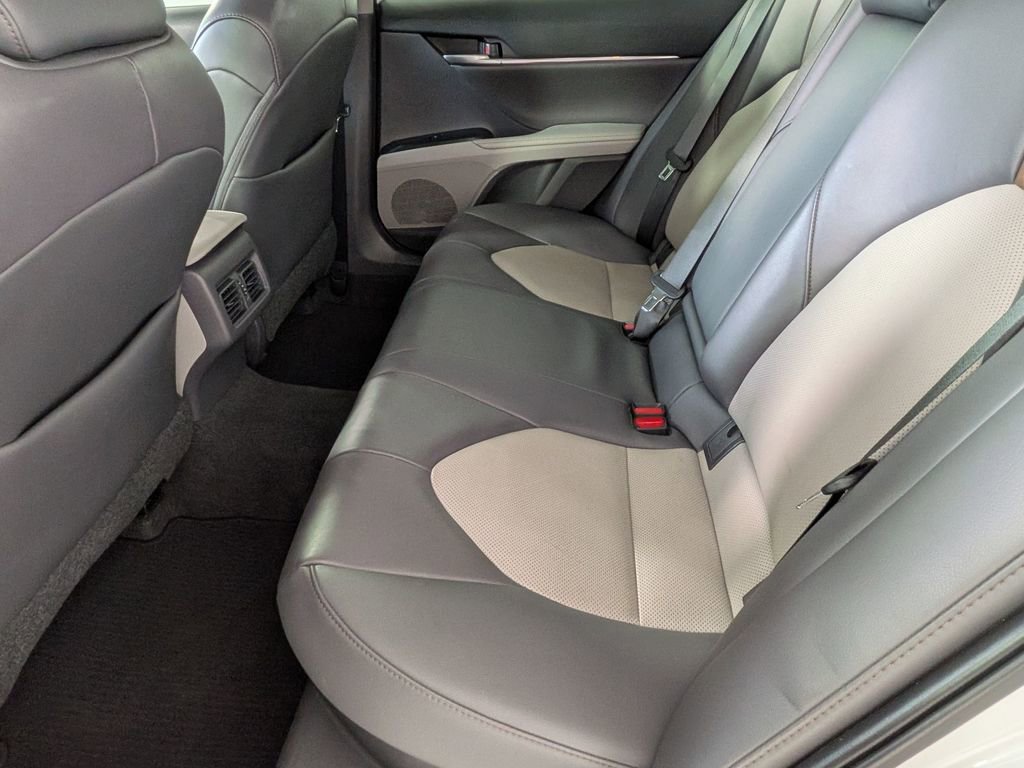 Used 2020 Toyota Camry XLE FWD image 25
