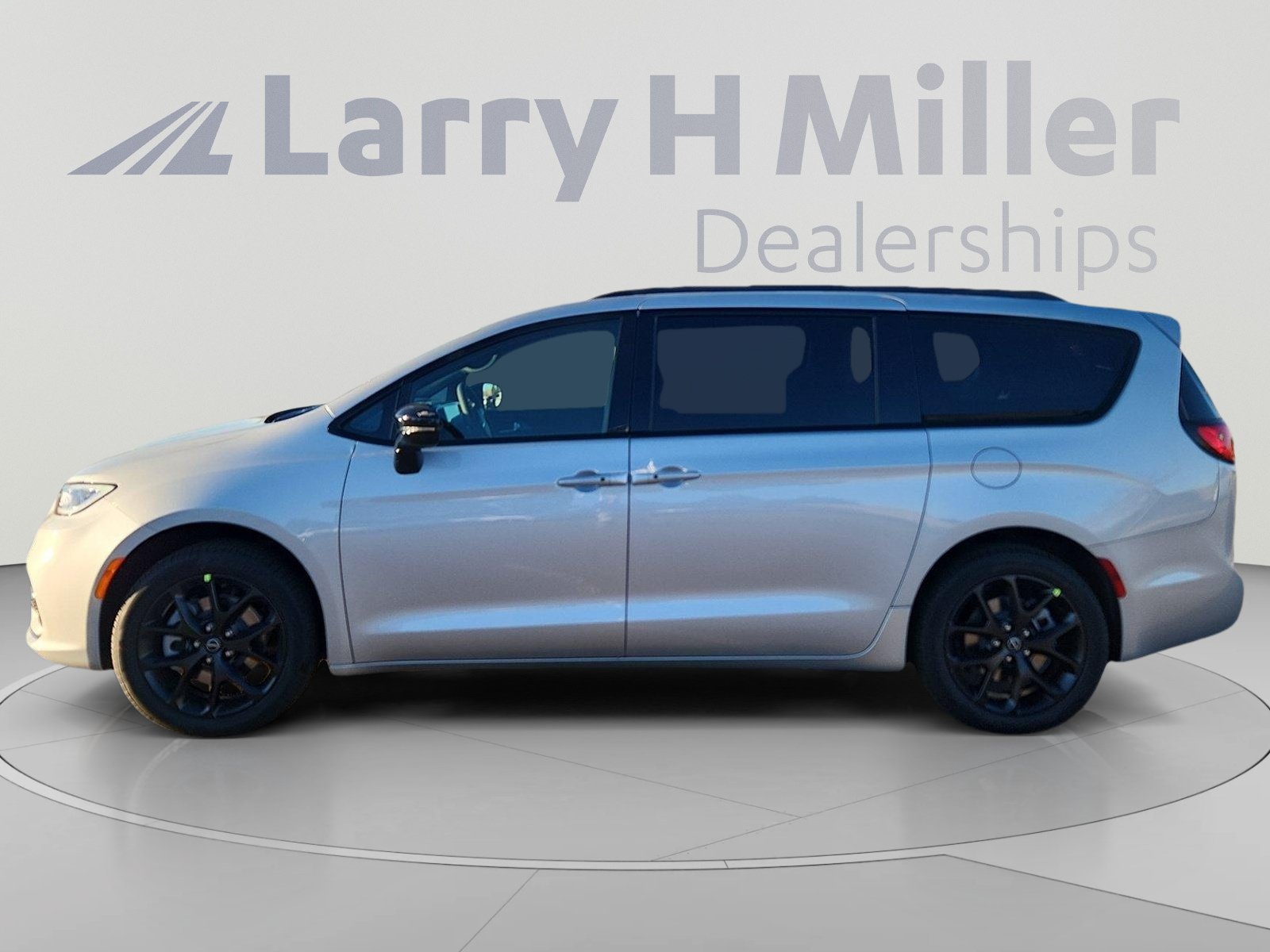 New 2026 Chrysler Pacifica Select w/ S Appearance Package AWD/4WD image 3