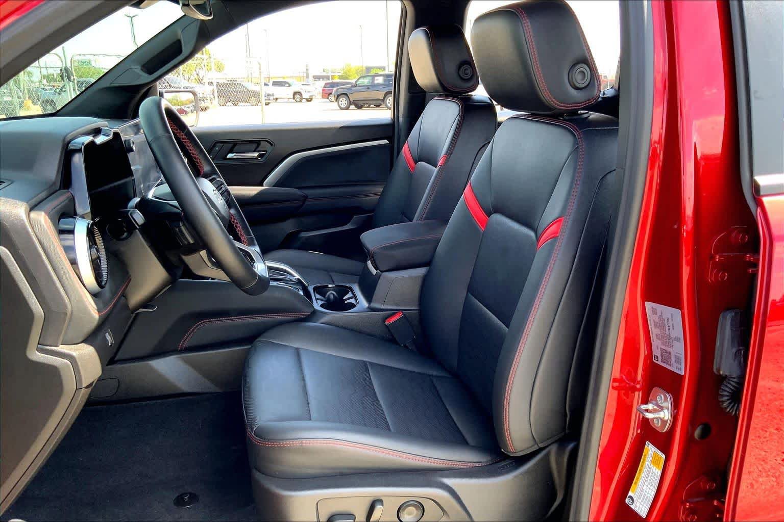 Used 2025 Chevrolet Colorado Z71 w/ Technology Package image 8