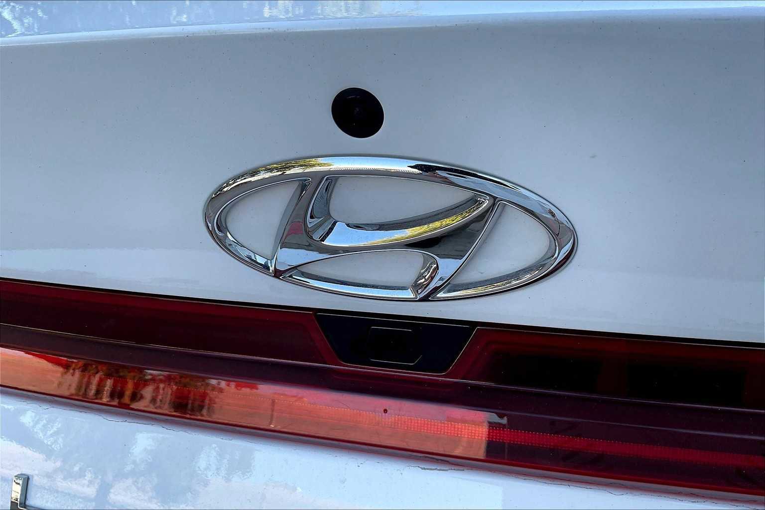 Used 2023 Hyundai Elantra Blue image 24