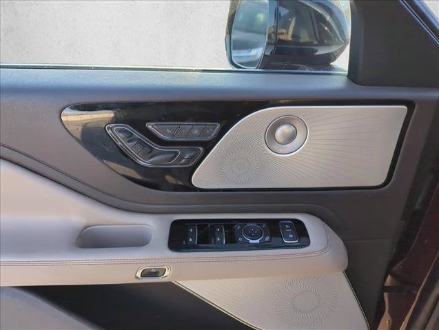 Used 2022 Lincoln Aviator Reserve w/ Equipment Group 201A AWD/4WD image 11