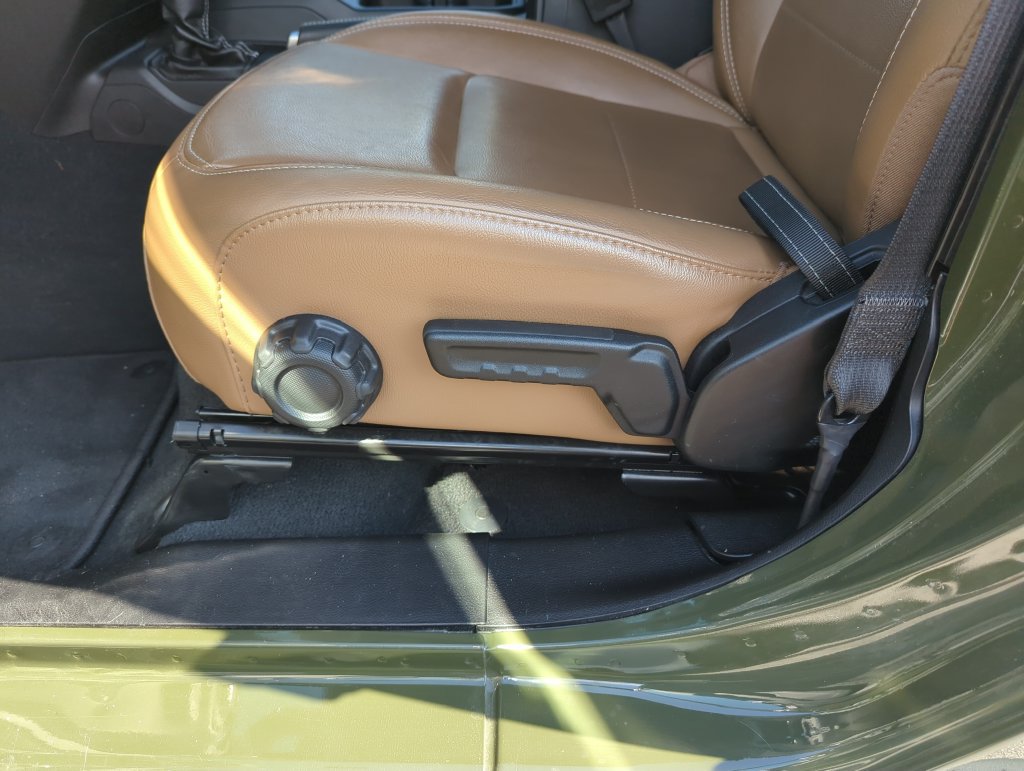 Used 2022 Jeep Wrangler Unlimited Sahara AWD/4WD image 12