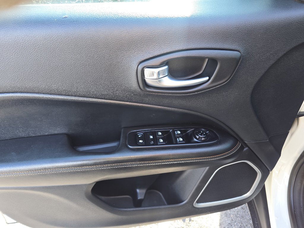 Used 2019 Jeep Compass Latitude w/ Safety & Security Group image 19