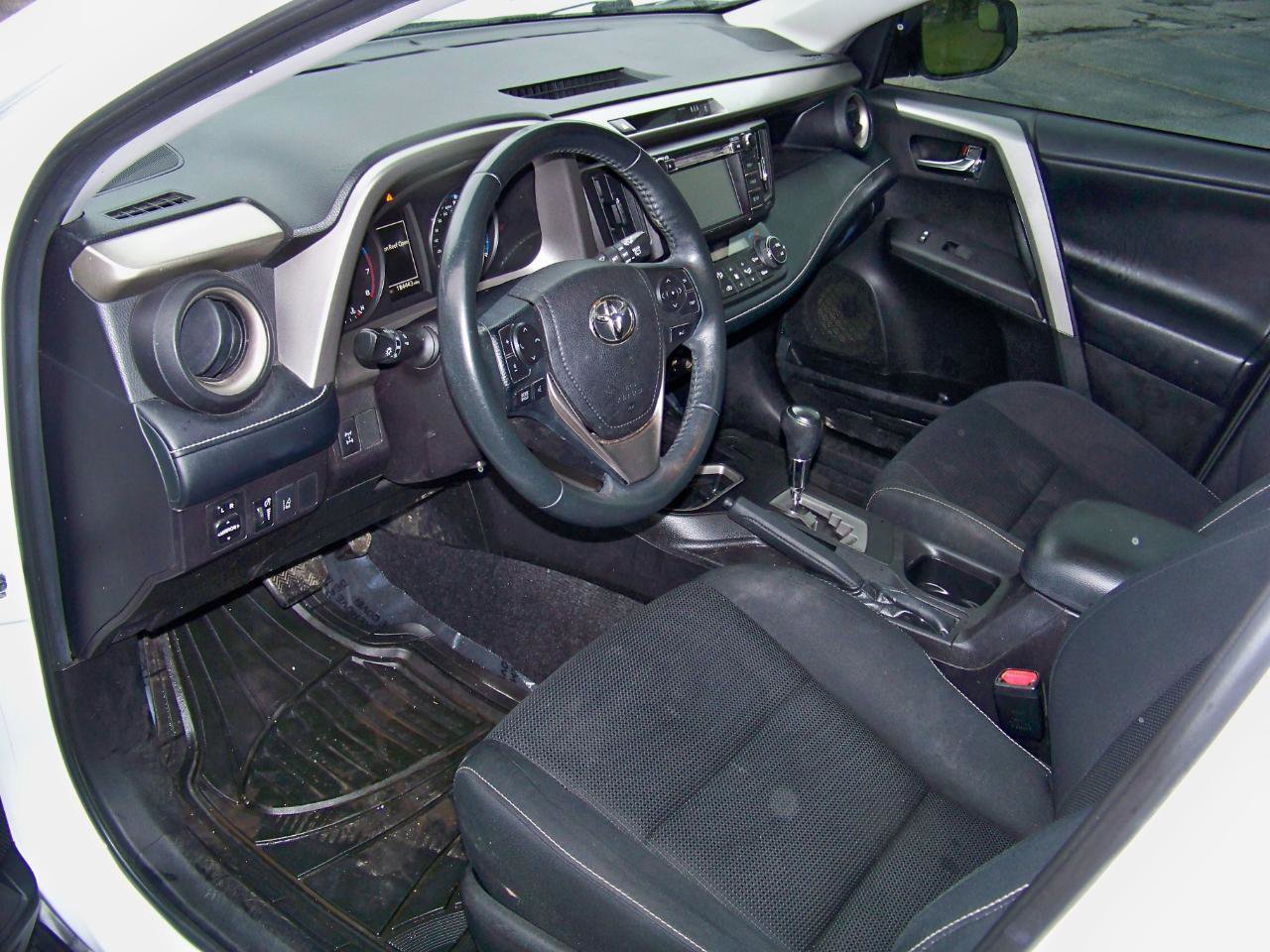 Used 2018 Toyota RAV4 XLE image 28