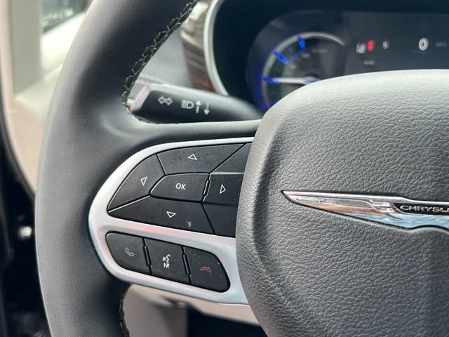 Used 2023 Chrysler Pacifica Limited FWD image 21