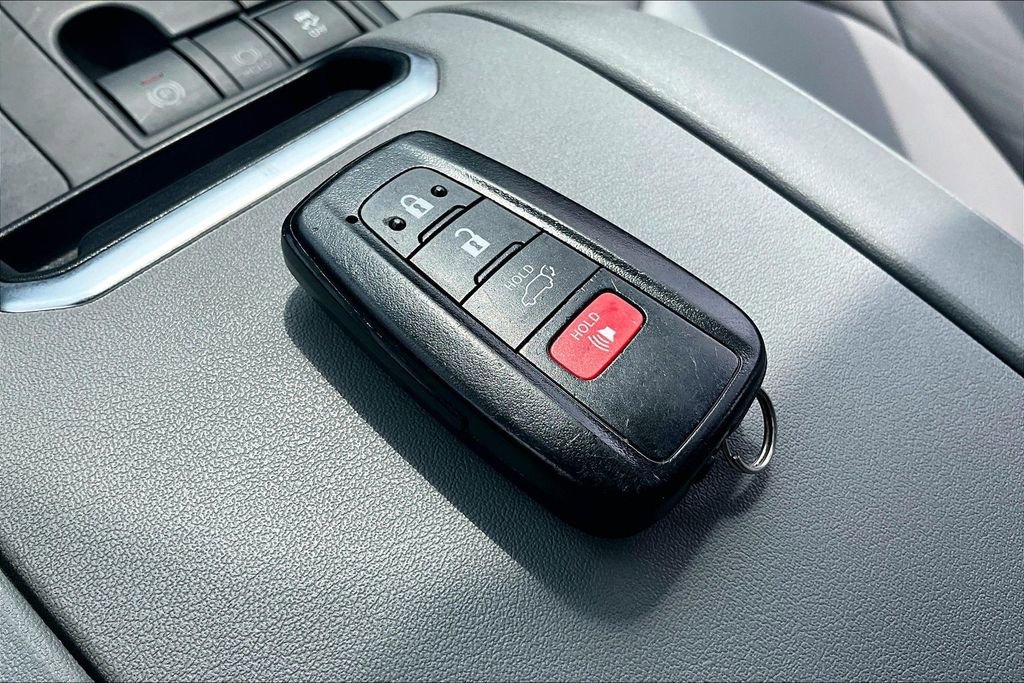 Used 2023 Toyota Highlander XLE image 35