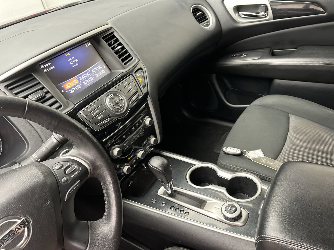 Used 2020 Nissan Pathfinder SV AWD/4WD image 17