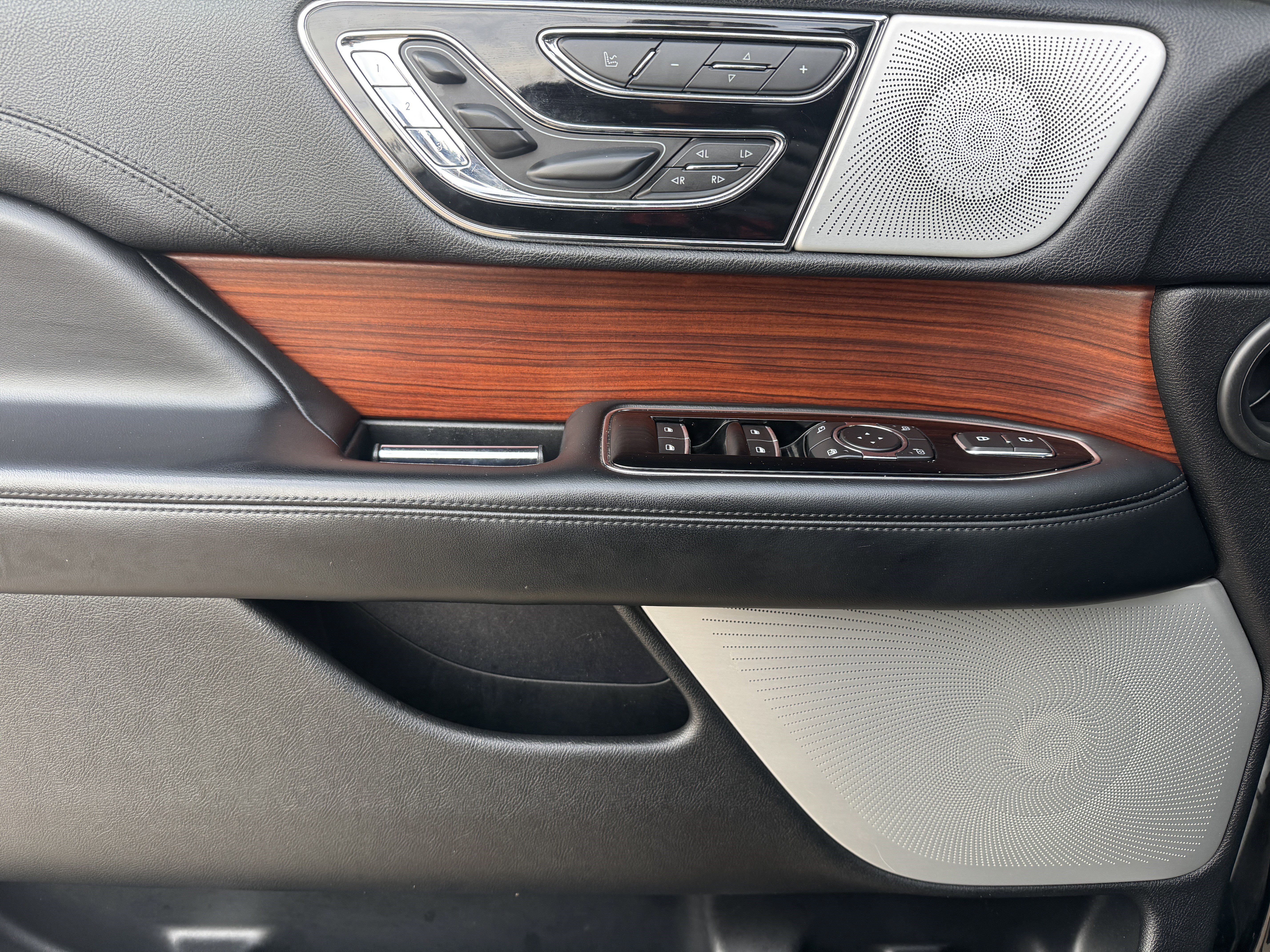 Used 2020 Lincoln Navigator L Reserve w/ Luxury Package image 9