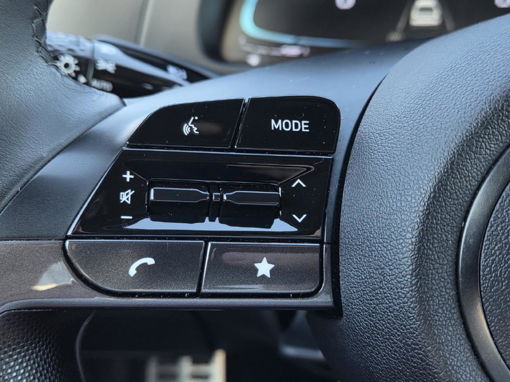 Used 2025 Hyundai Elantra Sport FWD image 18