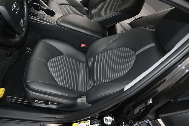 Used 2024 Toyota Camry SE FWD image 13
