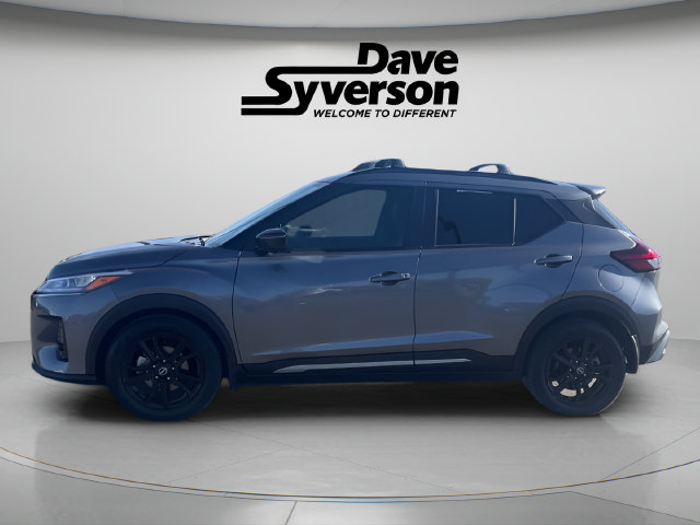 Used 2023 Nissan Kicks SR w/ SR Premium Package FWD image 2