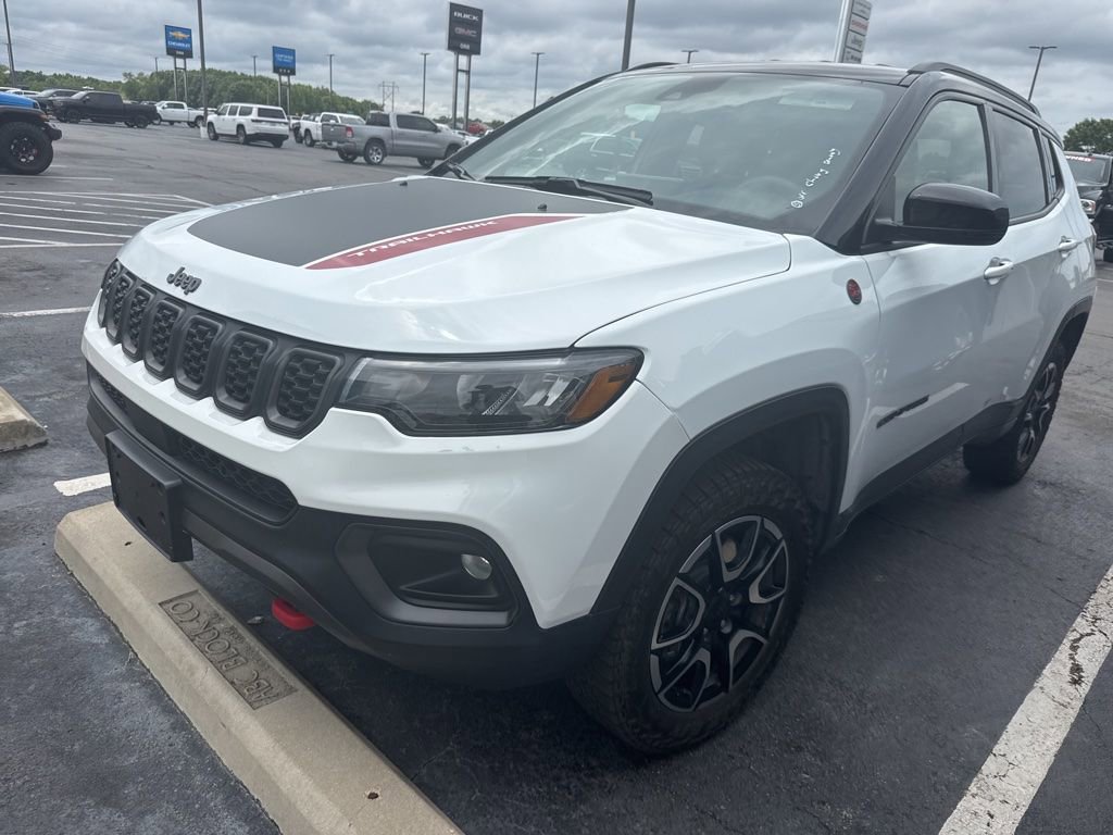 Used 2024 Jeep Compass Trailhawk AWD/4WD image 1